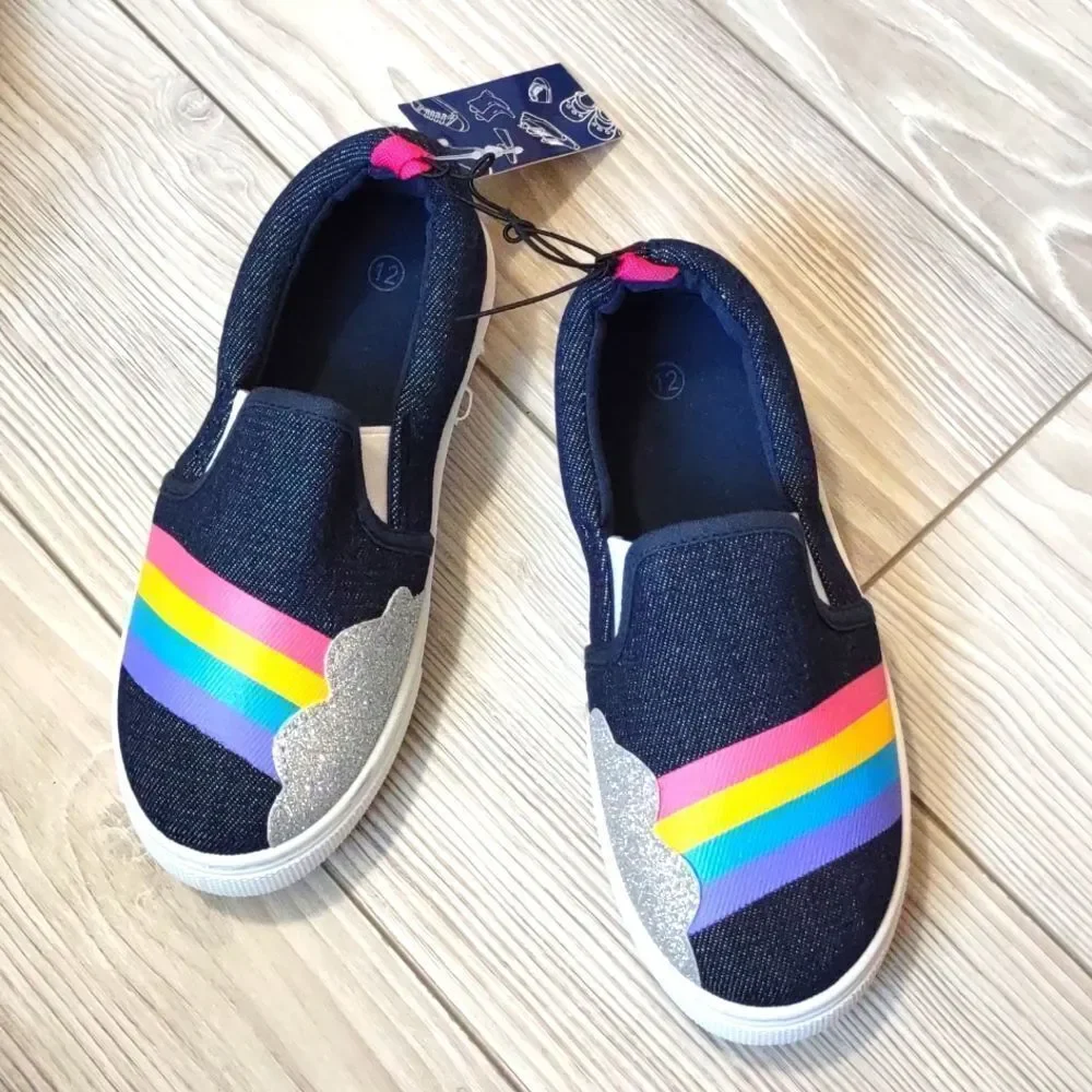 (19-3960)  K KomForme Toddler Slip on Canvas Sneakers Sz 1